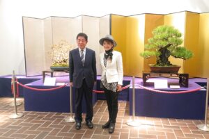 国風盆栽展で志穂美悦子さんと