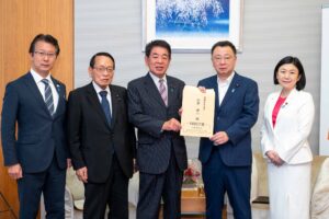 サイバーセキュリティ対策本部長として松野官房長官に提言を申し入れ
