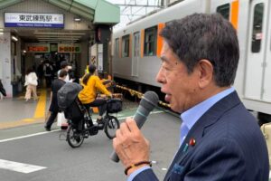 国会が終わり、朝の駅頭をスタート