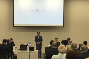 ひきこもり支援に関するシンポジウムがあり、会長として挨拶