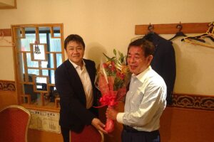 事務所で誕生日会を開催