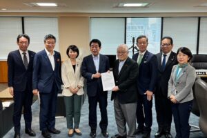 ひきこもり支援推進議連として、3人の大臣に要望に行きました