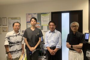 現役3世代、ご家族でご活躍の歯科鈴木医院の先生方と