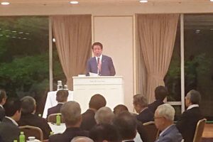 後援会で、総裁選などの政局や今後の日本のあり方などを講演