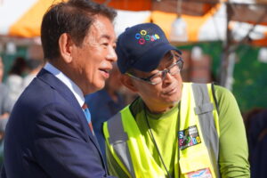 選挙戦6日目。期間中唯一の選挙サンデー。