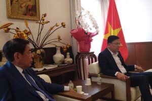 ベトナム大使館で大使と対談