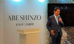 安倍晋三回顧展にて